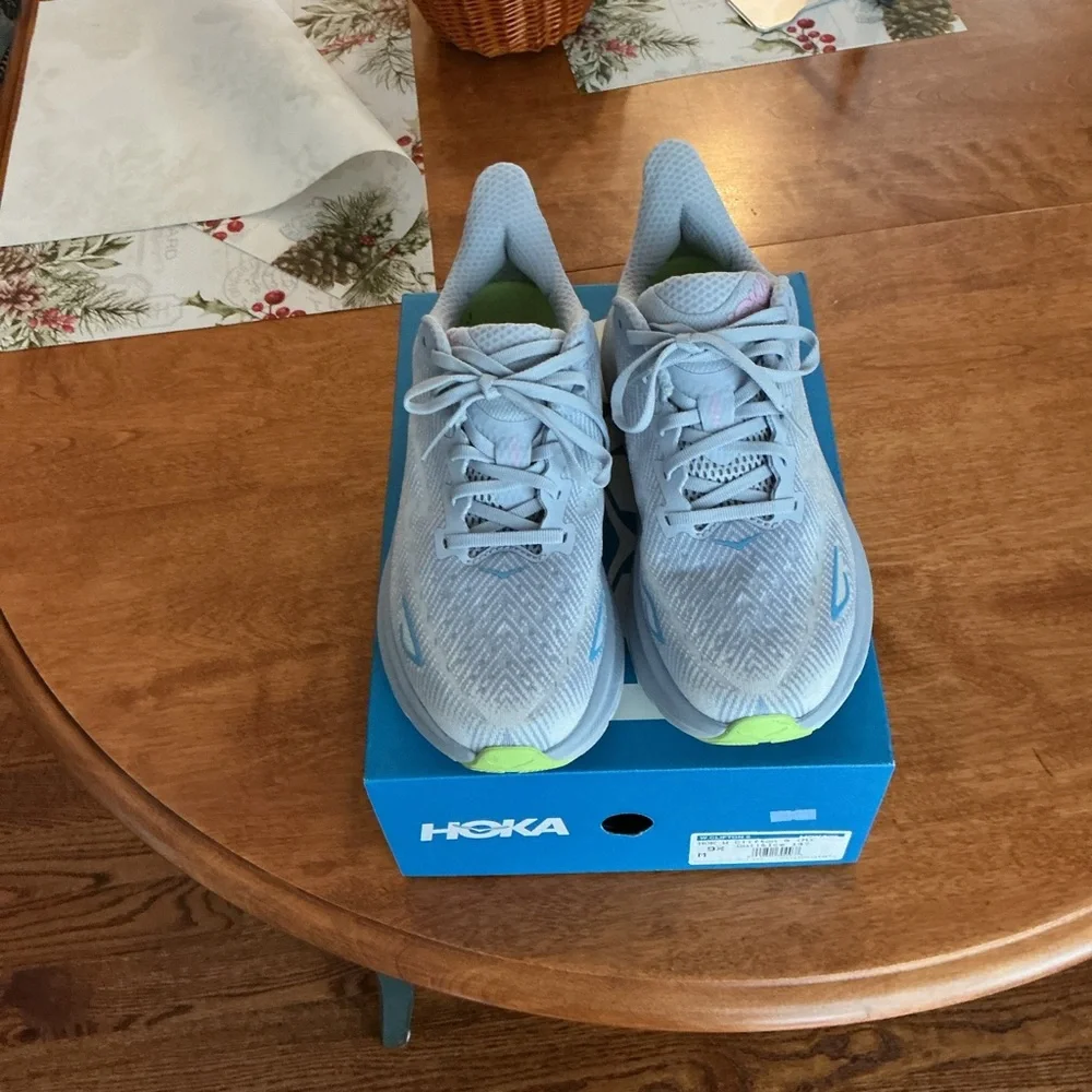 Hoka Clifton 9 Women’s Sneakers Size 9.5 M